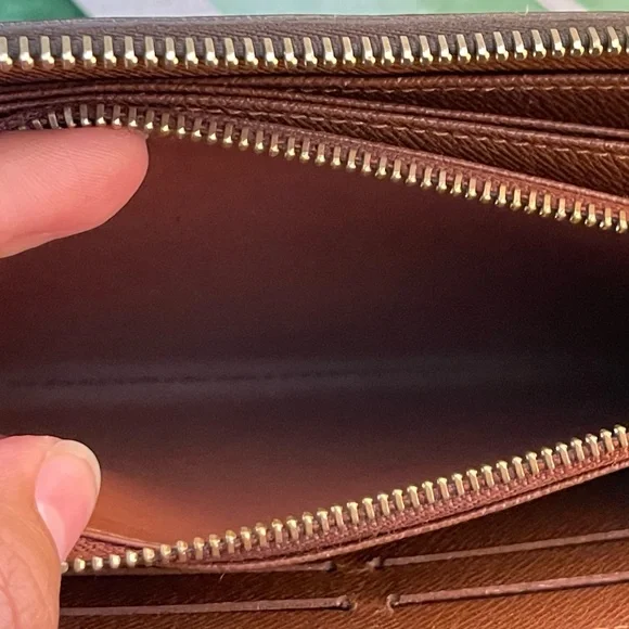 S O L D LV Zippy Wallet - Picture 8 of 9